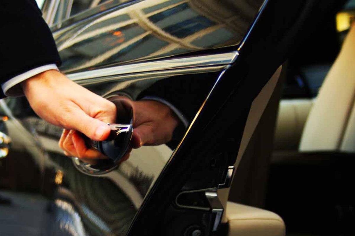 شركات توصيل من مطار برج العرب