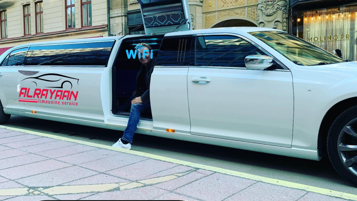 Long limousine and Mercedes reservations, and wedding car rentals for brides and grooms.